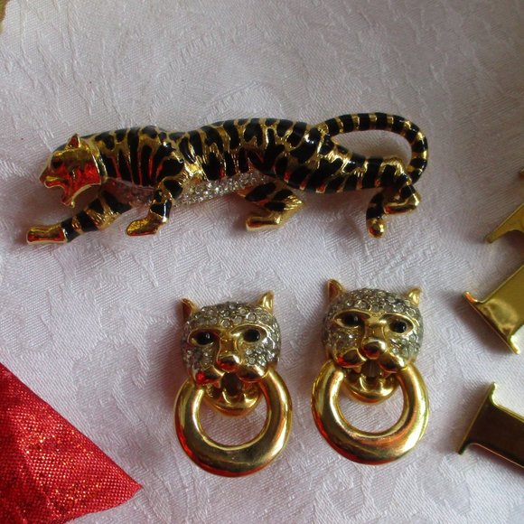TIGER VINTAGE CLIP ON CRYSTAL EARRINGS - Picture 9 of 9